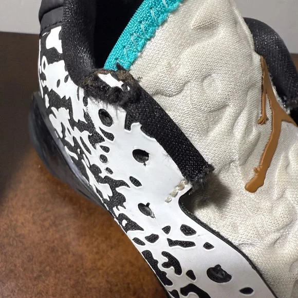 Nike Jordan Zion 3 Kids Sz 5.5 Basketball Sneakers black and white tennis shoes - Picture 8 of 11